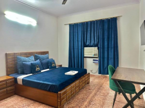 luxury room with jacuzzi n kitchen near Medanta
